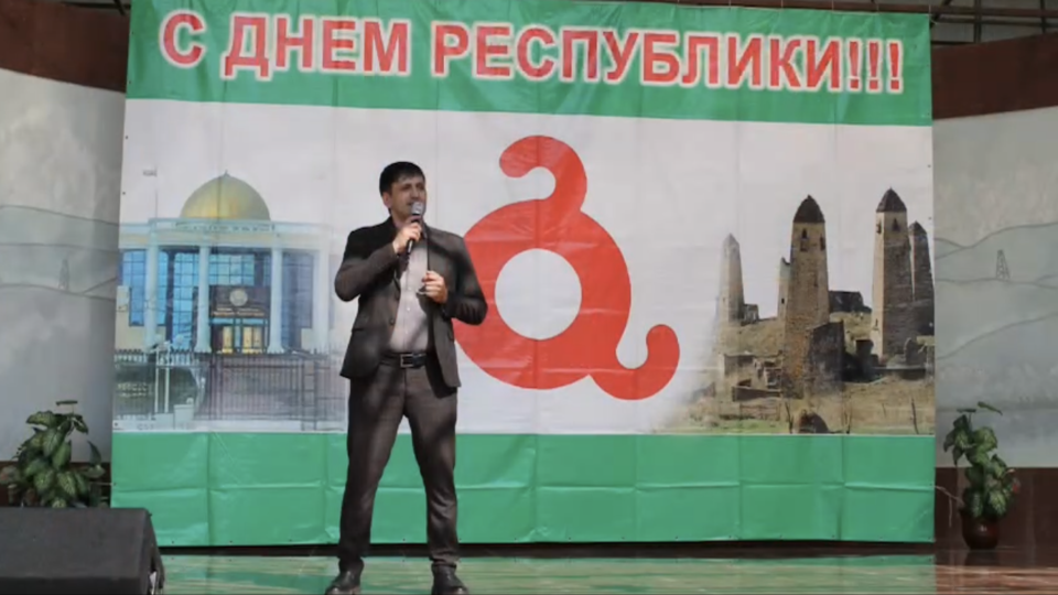 На центральной городской площади г.Малгобек состоялся праздничный концерт, посвященный годовщине возрождения ингушской государственности.