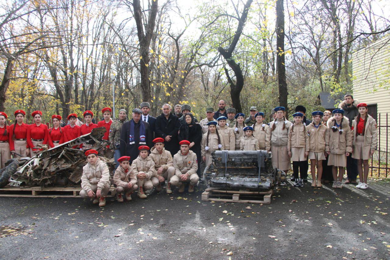 В городе воинской славы Малгобеке прошло памятное событие – передача в городской музей боевой и трудовой славы фрагментов самолета Як-7Б.