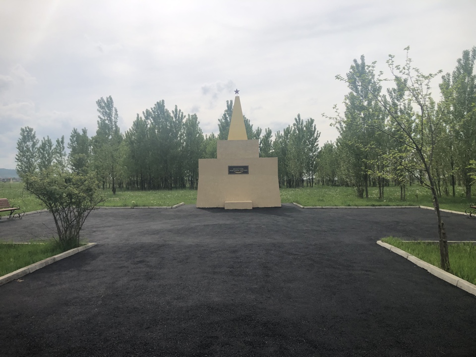 В канун 80-летия Победы в городе воинской славы Малгобек обновлен памятник героям Великой Отечественной войны, установленный на территории геоглифа &quot;Лес Победы&quot;.