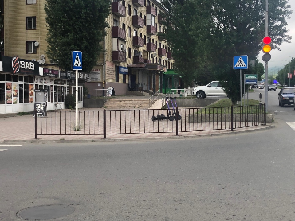 По поручению главы Республики Ингушетия М-А. Калиматова в городе установлены новые ограждения.