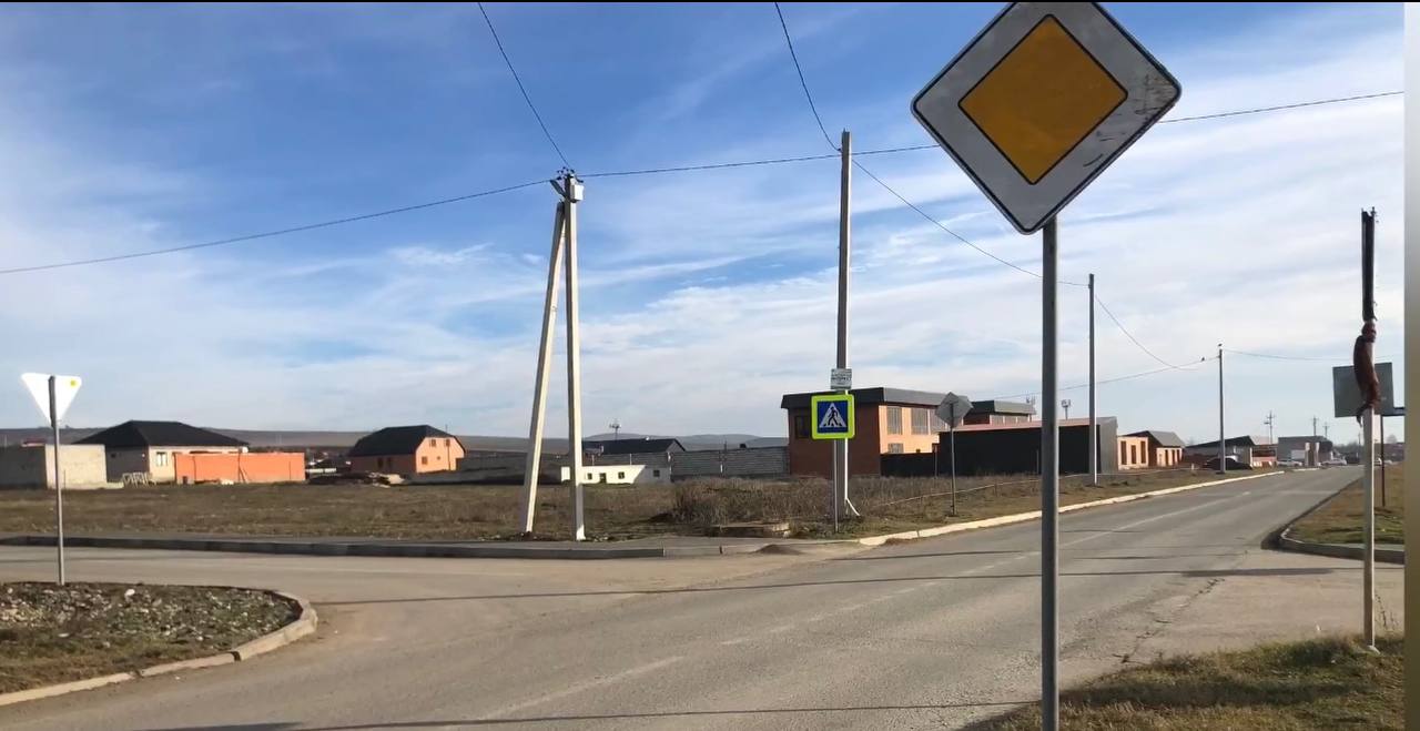 На благоустроенных, в рамках городской среды, территориях были установлены новые дорожные знаки..