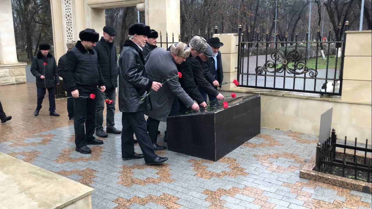 Сегодня на мемориальном комплексе «Слава» в г.Малгобек прошло мероприятие, посвященное ко Дню Героев Отечества.