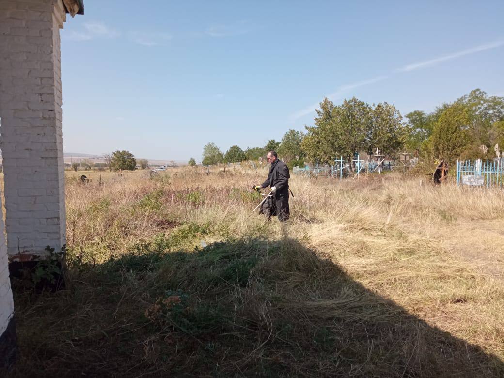 Уход за кладбищем является святой обязанностью каждого человека..