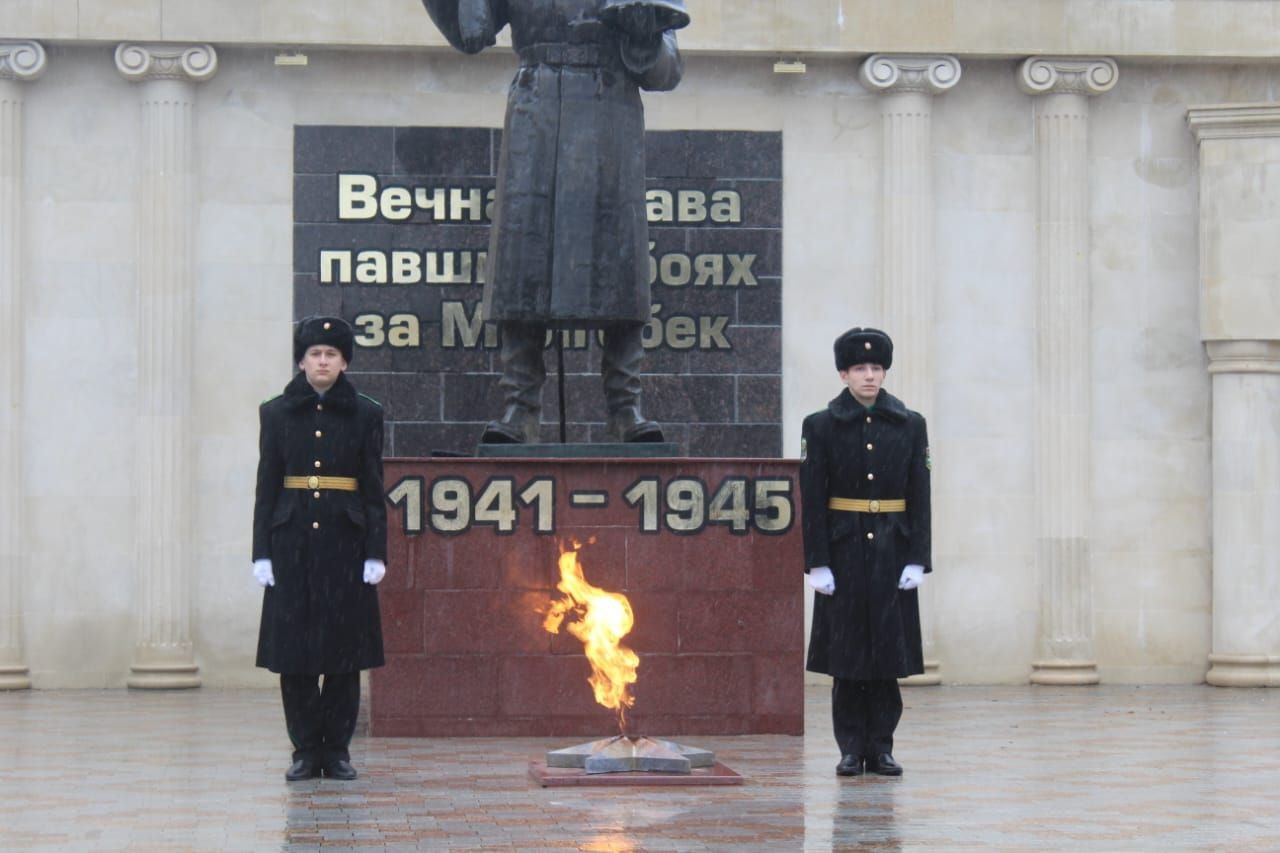 В Малгобеке состоялся митинг, приуроченный ко Дню Неизвестного солдата.