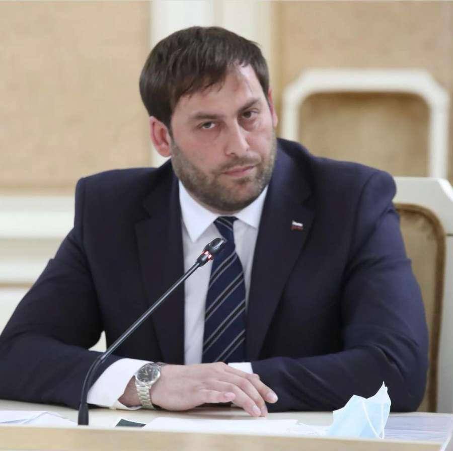 Мусса Галаев поздравил Первого заместителя Председателя Правительства Республики Ингушетия Евлоева Магомеда с днем рождения.