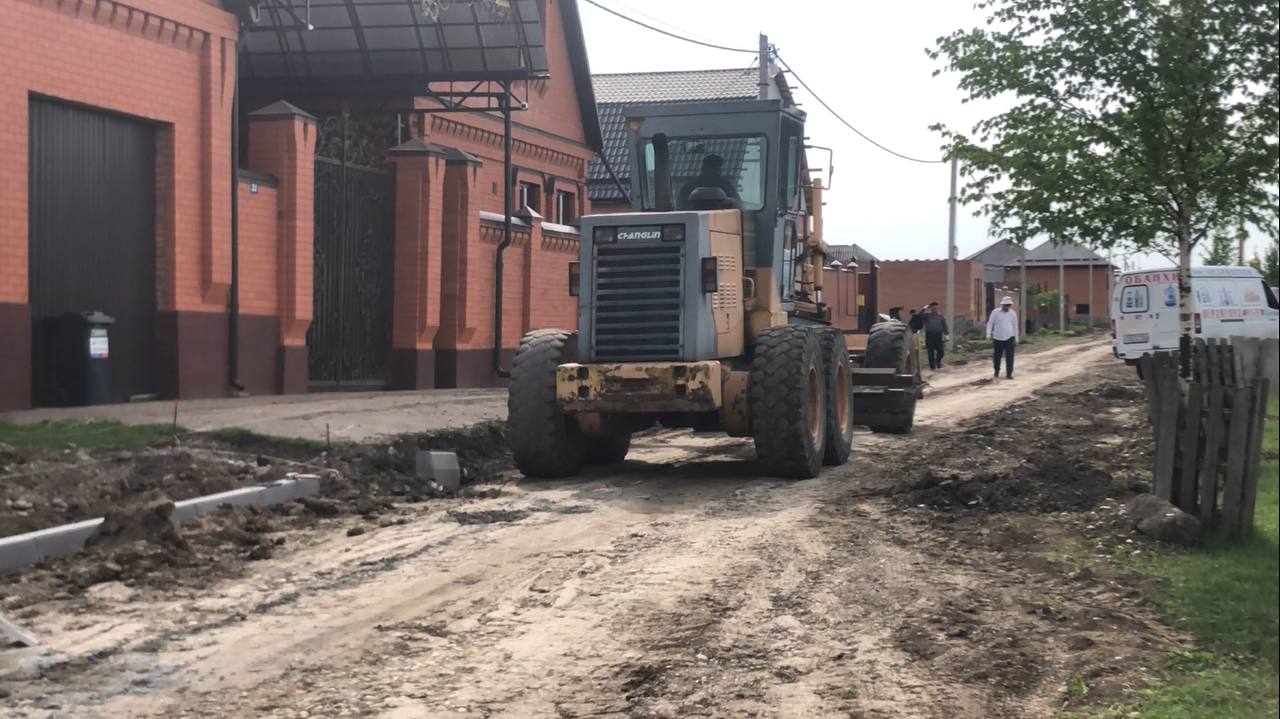 Продолжается благоустройство по улице Шейха-Мансура.