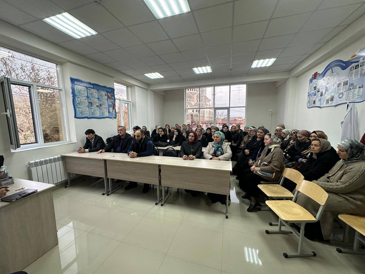 Профилактическая беседа с родителями учащихся на тему противодействия терроризму и наркомании, а также безопасности дорожного движения.