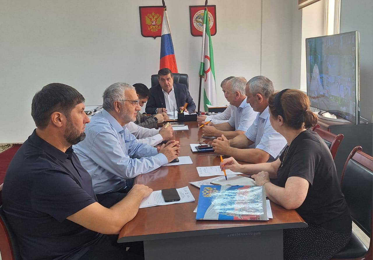 Еженедельное рабочее совещание.
