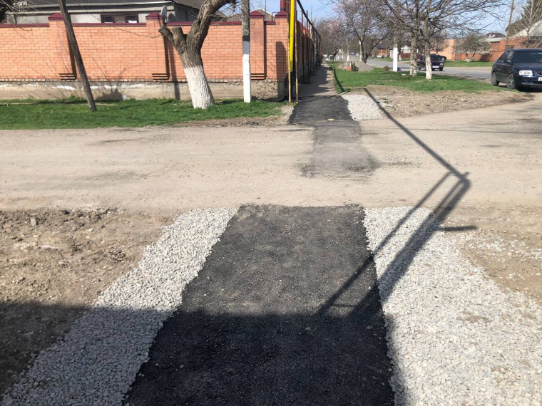 В Малгобеке проводится восстановление поврежденного асфальтового покрытия. В Малгобеке проводится восстановление поврежденного асфальтового покрытия.