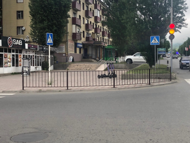По поручению главы Республики Ингушетия М-А. Калиматова в городе установлены новые ограждения. По поручению главы Республики Ингушетия М-А. Калиматова в городе установлены новые ограждения.