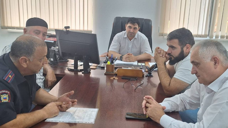 В городской мэрии прошло заседание комиссии по безопасности дорожного движения. В городской мэрии прошло заседание комиссии по безопасности дорожного движения.