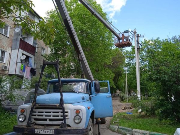 Администрацией города Малгобек проводятся работы по замене уличного освещения. Администрацией города Малгобек проводятся работы по замене уличного освещения.