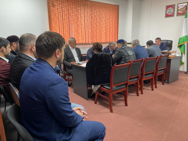Глава города Малгобек Мусса Галаев провел очередное совещание с руководителями подведомственных учреждений и аппаратом администрации. Глава города Малгобек Мусса Галаев провел очередное совещание с руководителями подведомственных учреждений и аппаратом администрации.
