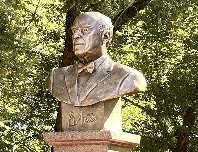В РОСТОВСКОЙ ОБЛАСТИ ОТКРЫТ ПАМЯТНИК ЛЕГЕНДАРНОМУ АКТЕРУ-ФРОНТОВИКУ В.А. Этушу. В РОСТОВСКОЙ ОБЛАСТИ ОТКРЫТ ПАМЯТНИК ЛЕГЕНДАРНОМУ АКТЕРУ-ФРОНТОВИКУ В.А. Этушу.