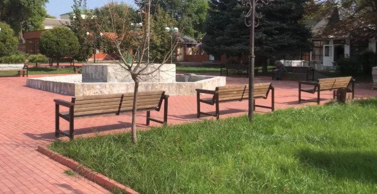 Новые скамейки в сквере Памяти и Славы. Новые скамейки в сквере Памяти и Славы.